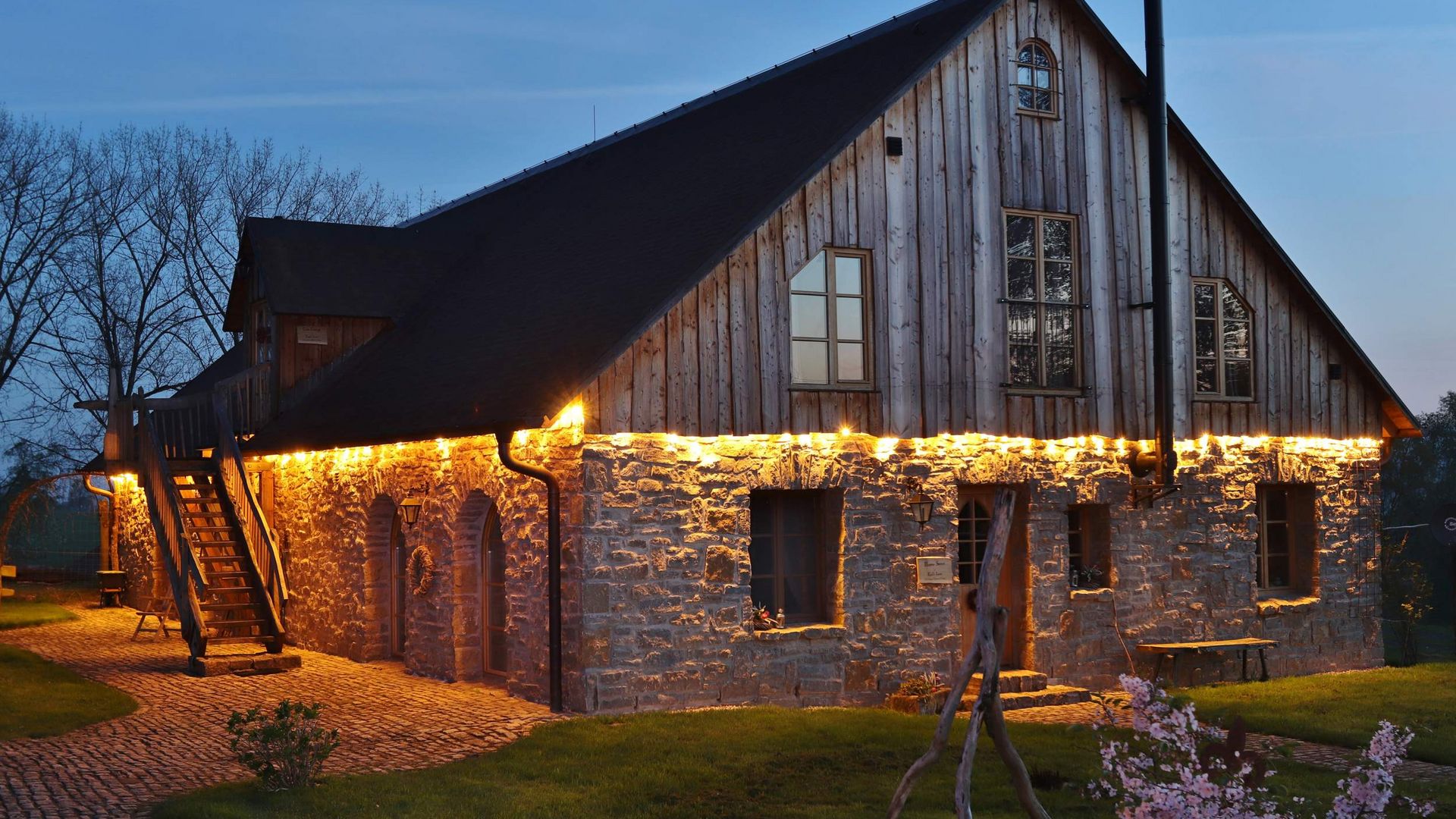 Earls Lane - Außenansicht Gästehaus mit Hester Street und Cote Cottage