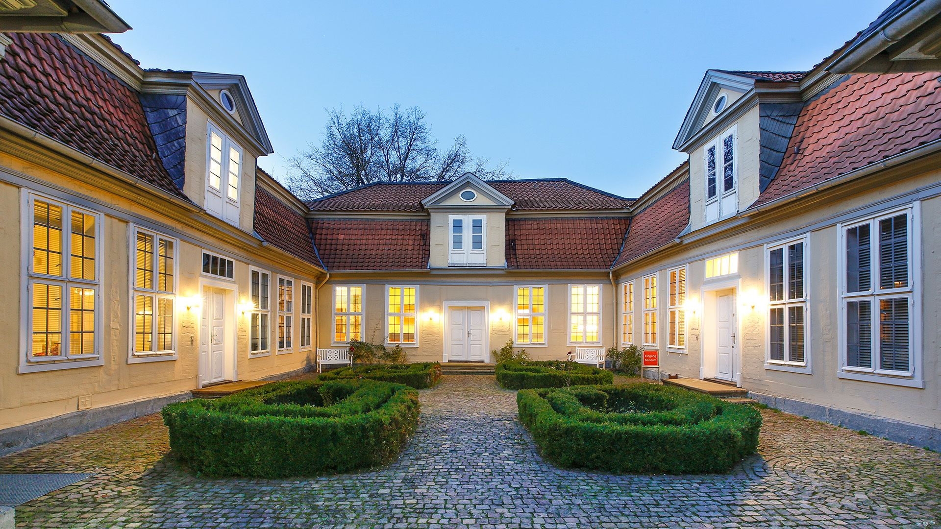 Lessinghaus bei Nacht