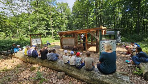 Bosactiviteit Verhalen van Reineke Fuchs en Dachsi Das op het boserfgoedpad