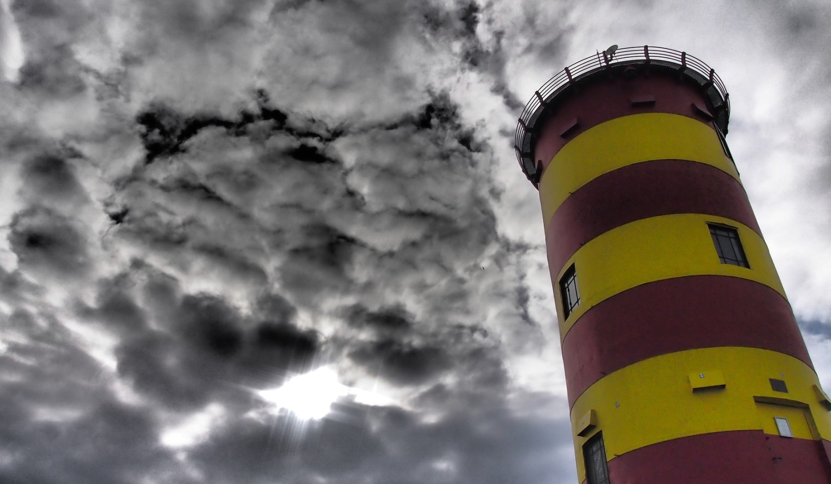 Vuurtoren Pilsum bewolkt, © Pixabay