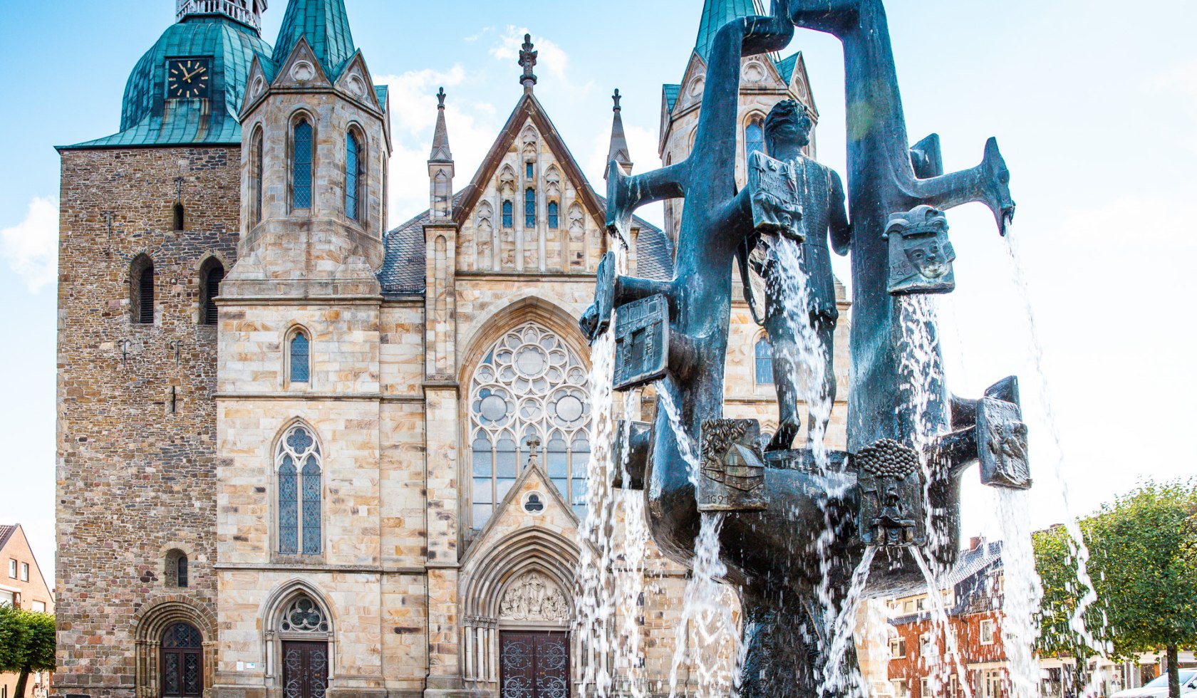 Fontein voor de kathedraal van Damme, © malopo