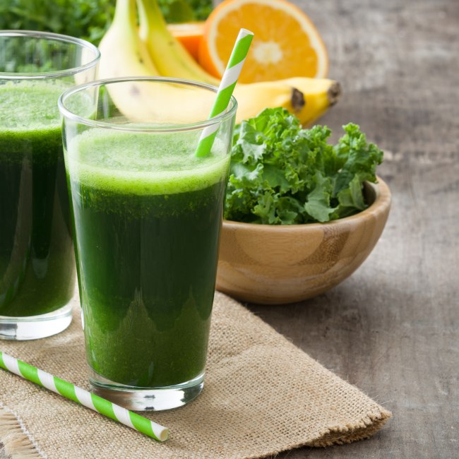 Boerenkool smoothie, © Fotolia / chandlervid85