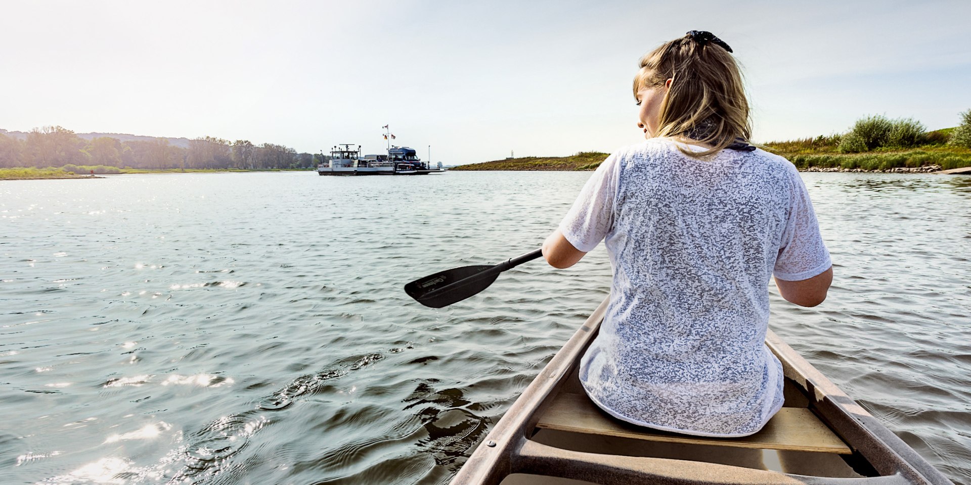 Vrouwenkanoën op de Elbe