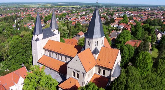 Luchtfoto van de keizerlijke kathedraal van Königslutter, © TourismusMarketing Niedersachsen GmbH
