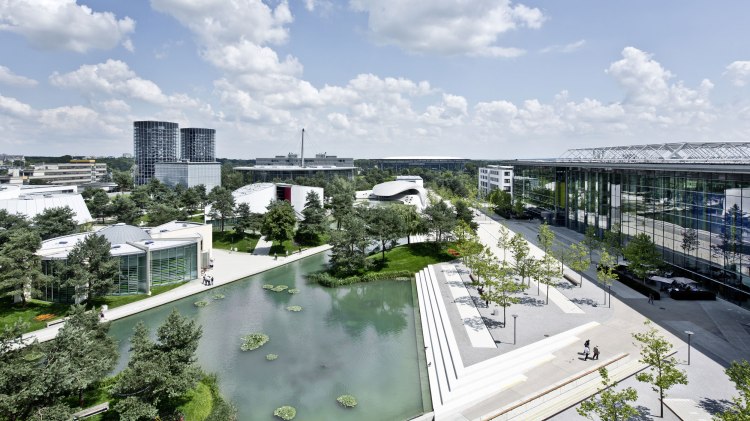 Overzicht van de Autostadt in Wolfsburg, © Autostadt / Nils Hendrik Müller