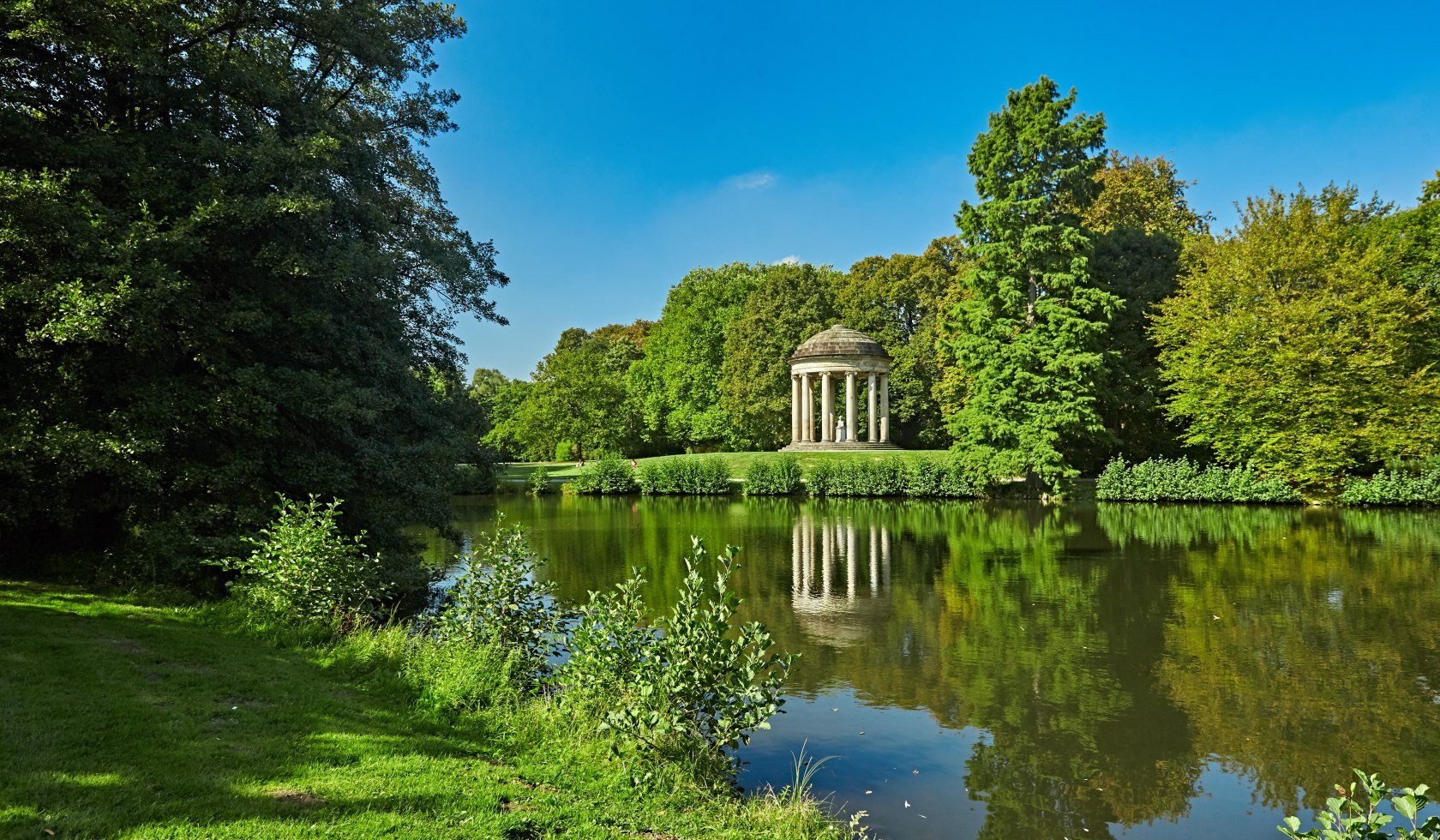 Gezicht op de Leibniz Tempel in de Georgengarten, © Christian Wyrwa