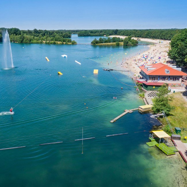 Luchtfoto van de Dankernsee in Haren (Ems), © Ferienzentrum Schloss Dankern GmbH &amp; Co.KG