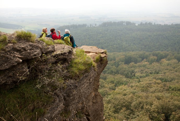 wandelaar op de Hohensteen, © Weserbergland Tourismus e.V / M. Gloger