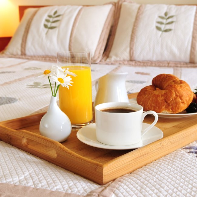 ontbijt in het hotel, © Fotolia - Elenathewise