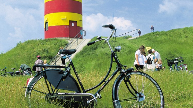 Pils vuurtoren met gazelle, © Ostfriesland Touristik - Landkreis Aurich GmbH Pils vuurtoren met gazelle, © Ostfriesland Touristik - Landkreis Aurich GmbH