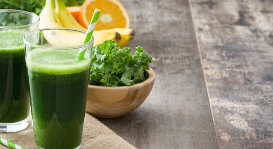 Boerenkool smoothie, © Fotolia / chandlervid85