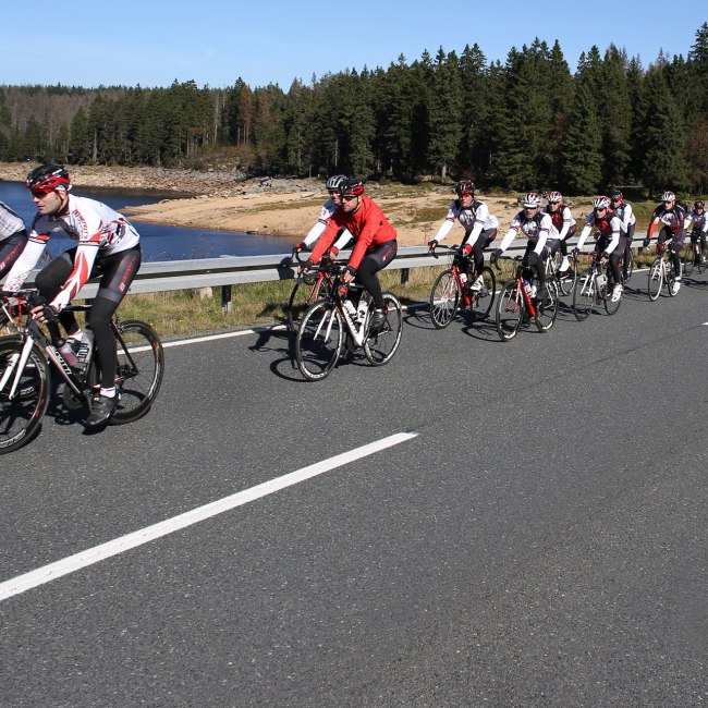Grote group wielrenners in de Harz, © TMN/Lars Kaletta