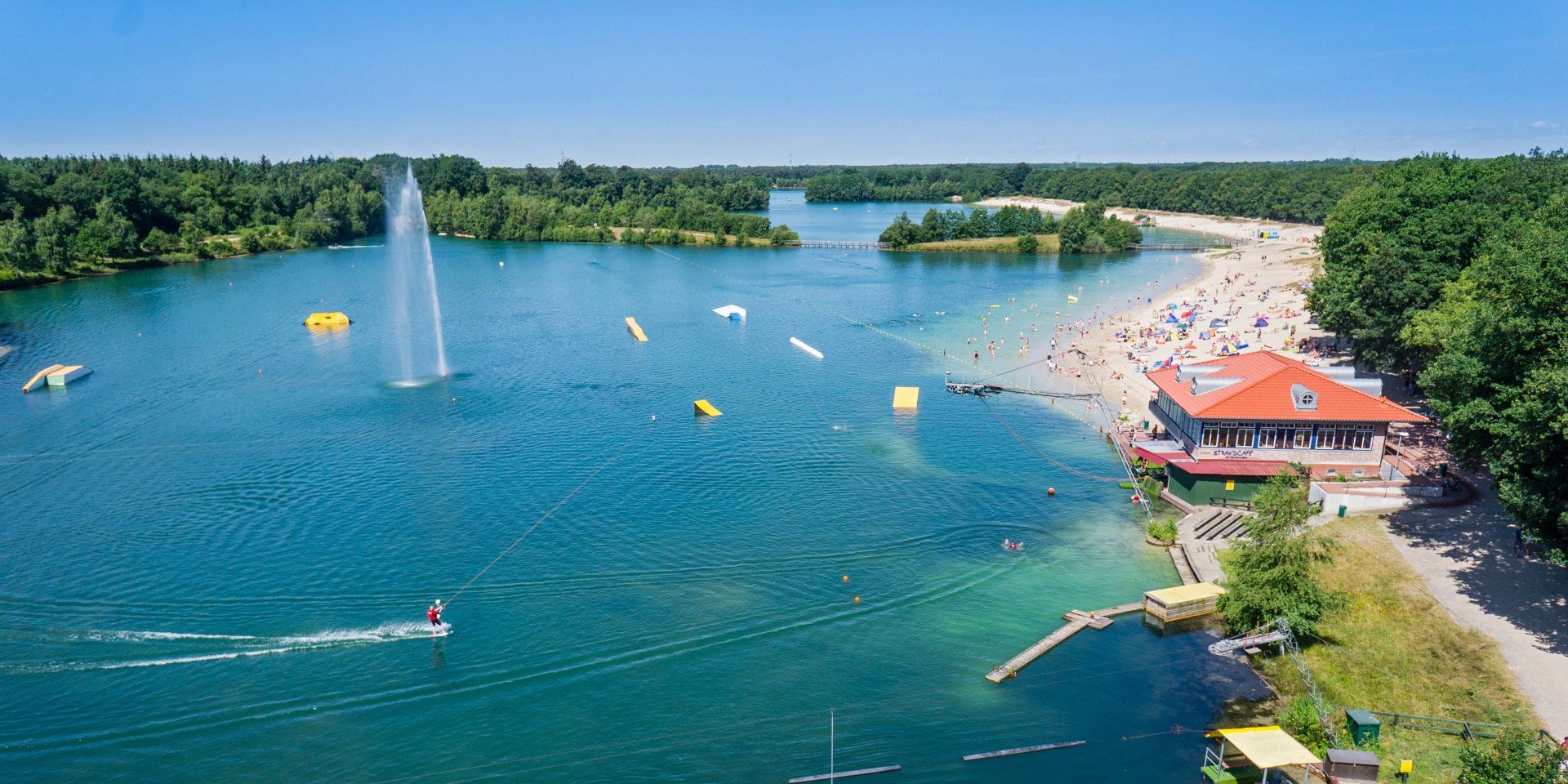 Luchtfoto van de Dankernsee in Haren (Ems), © Ferienzentrum Schloss Dankern GmbH &amp; Co.KG