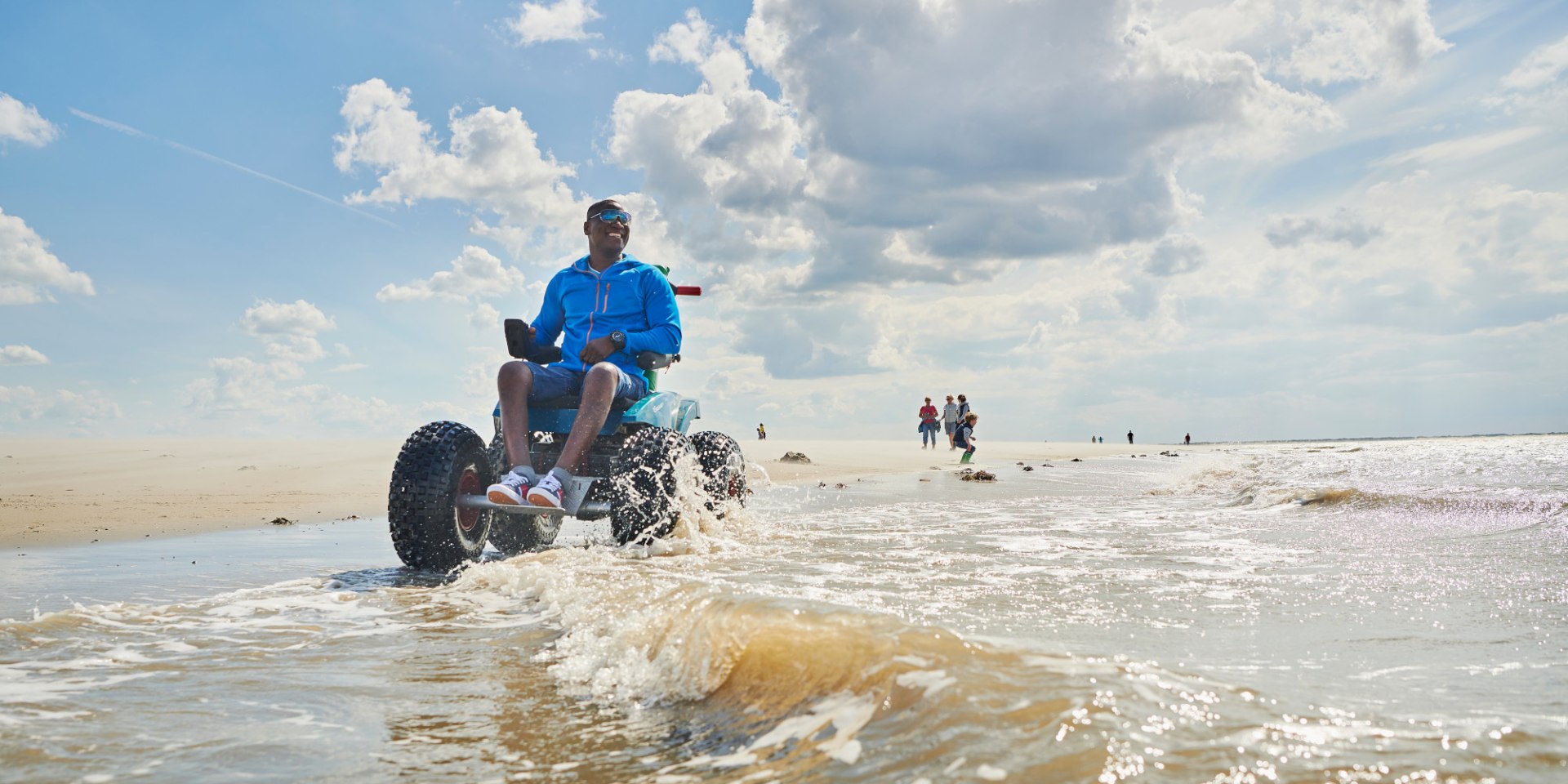 Man in strandbuggy, © DZT / Jens Wegener