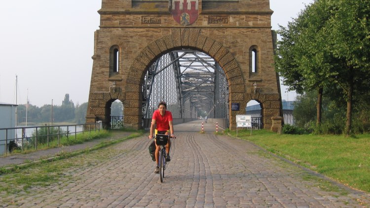 De oude Harburger Elbbrücke alleen voor fietsers, © Touristikverband Landkreis Rotenburg zwischen Heide und Nordsee e.V. De oude Harburger Elbbrücke alleen voor fietsers, © Touristikverband Landkreis Rotenburg zwischen Heide und Nordsee e.V.