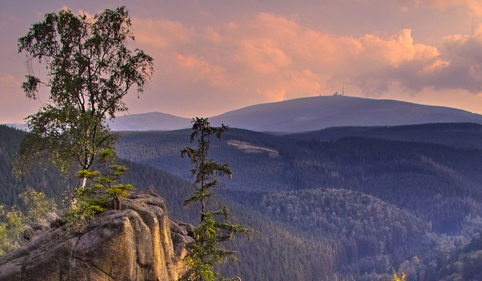 Uitzicht vanaf de Rabenklippe naar Brocken, © Nationalpark Harz/ Christian Wiesel