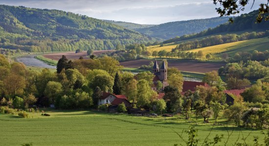 Kloster Bursfelde an der Weser, © Naturpark Münden/ Sibylle Susat