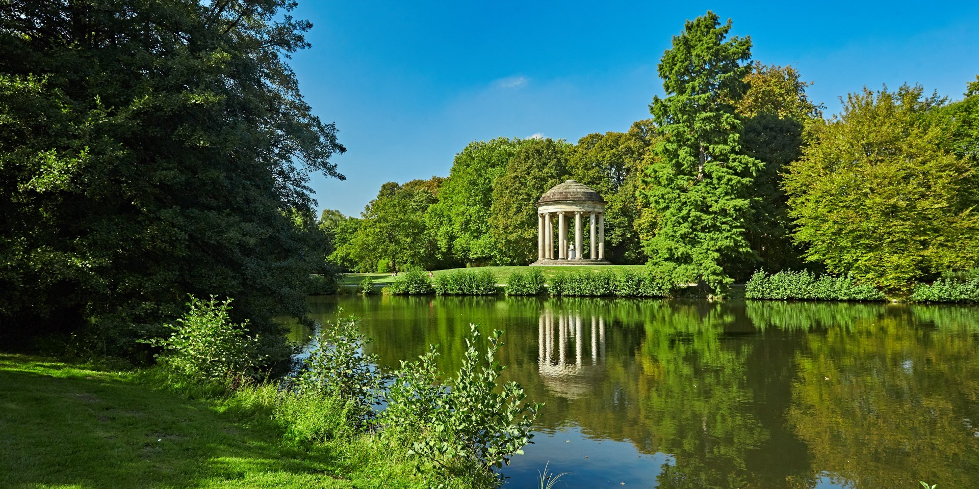 Gezicht op de Leibniz Tempel in de Georgengarten, © Christian Wyrwa