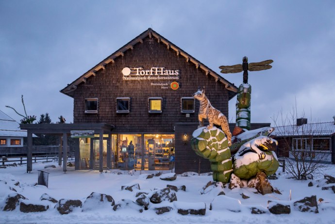 Zicht op de ingang van het bezoekerscentrum van het Nationaal Park Torhaus Harz, © TourismusMarketing Niedersachsen GmbH/Andreas Burmann