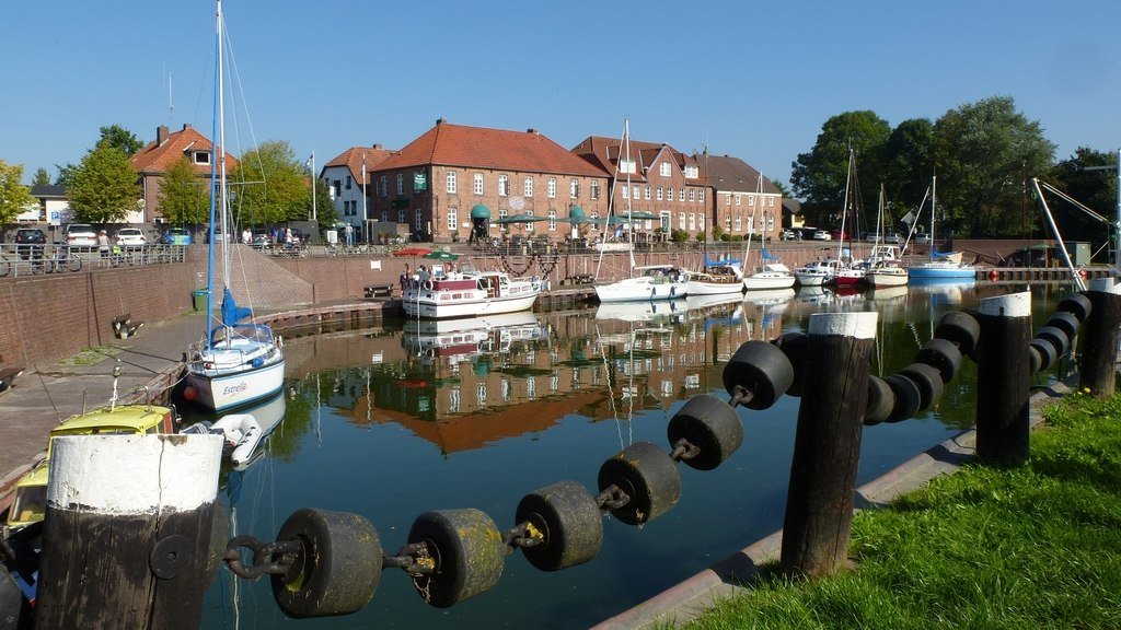 Kotter in de oude haven in Hooksiel in Oost-Friesland aan de Noordzee in Niedersachsen, © www.ostfriesland.travel Kotter in de oude haven in Hooksiel in Oost-Friesland aan de Noordzee in Niedersachsen, © www.ostfriesland.travel