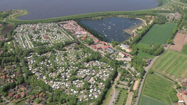 Luchtfoto Alfsee vakantie en recreatiepark, © Alfsee GmbH