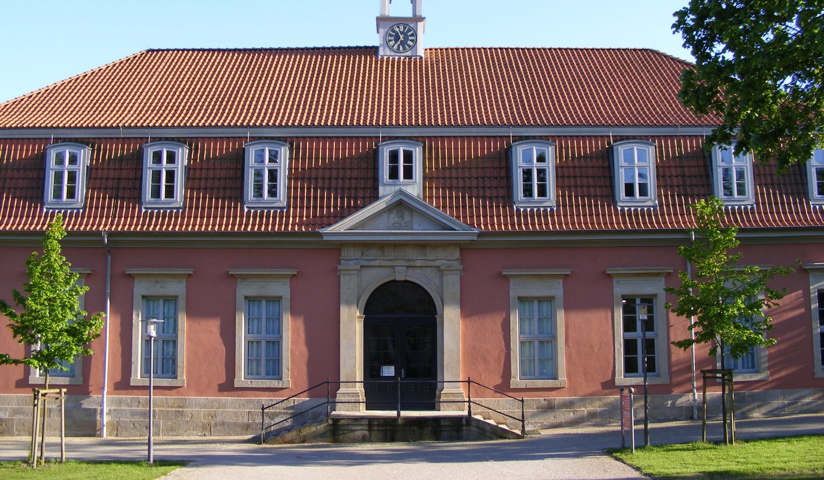 Het roze gebouw met het rode dak., © Mittelweser-Touristik GmbH