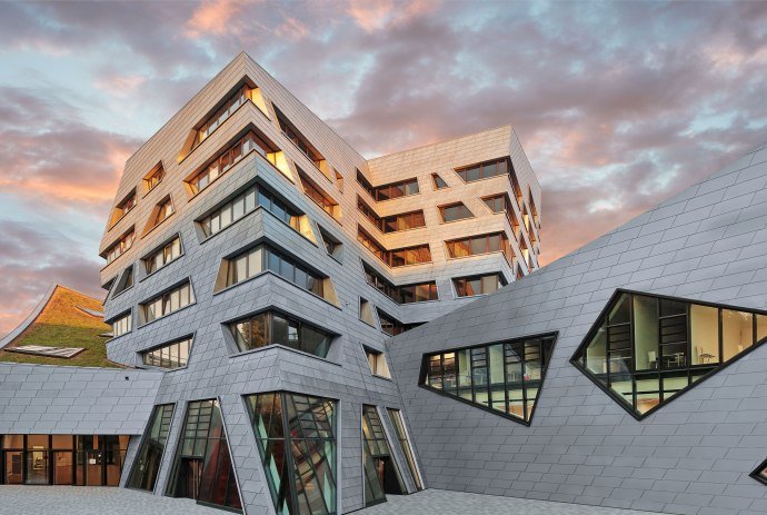 Centraal gebouw van de Leuphana Universiteit Lüneburg, © Rheinzink