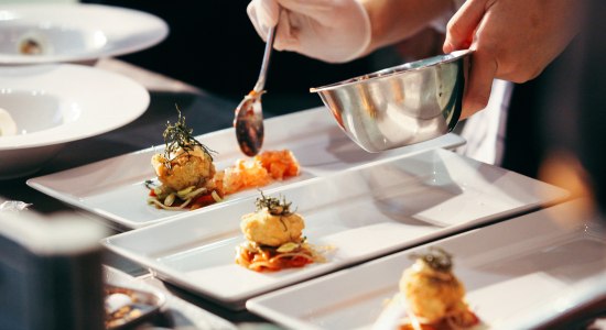 Eten serveren, © AdobeStock