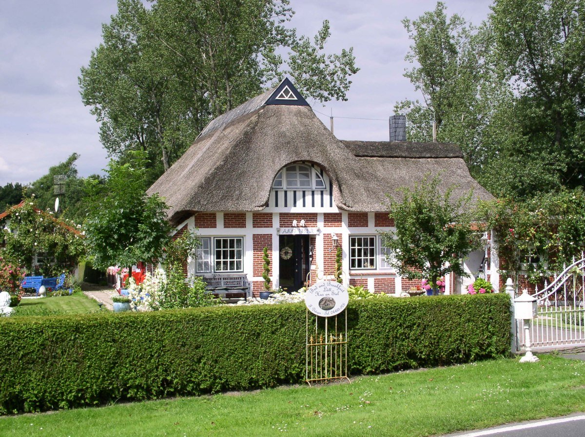 rietgedekt huis in Moorriem, © Touristikgemeinschaft Wesermarsch rietgedekt huis in Moorriem, © Touristikgemeinschaft Wesermarsch