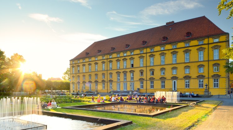 Kasteel Osnabrück met bezoekers, © DZT/Francesco Carovillano