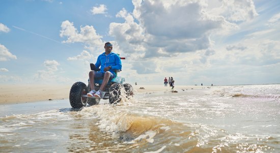 Man in strandbuggy, © DZT / Jens Wegener