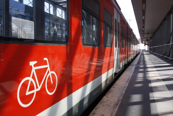 Regionale trein in het station, © TMN / Peter Hamel