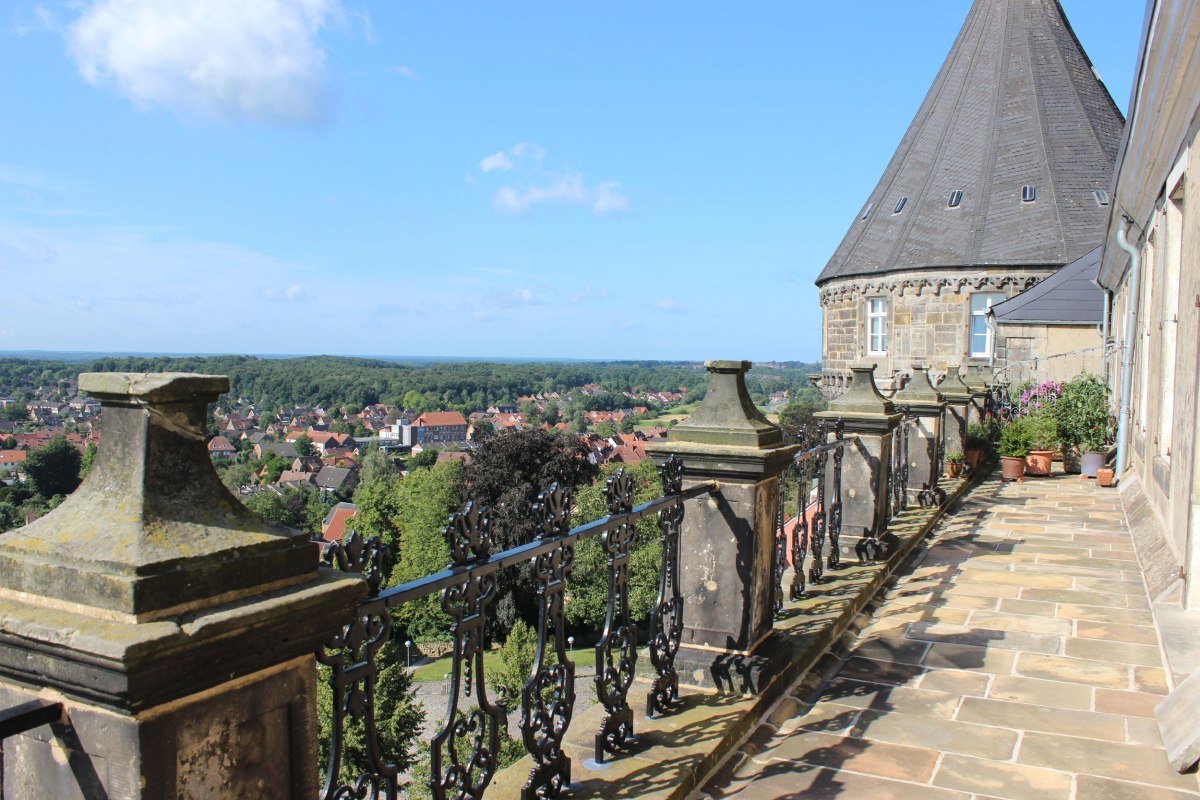 Gezicht op de stad Bentheim vanaf het kasteel, © Grafschaft Bentheim Tourismus e.V./ Mitarbeiter Grafschaft Bentheim Tourismus e.V. Gezicht op de stad Bentheim vanaf het kasteel, © Grafschaft Bentheim Tourismus e.V./ Mitarbeiter Grafschaft Bentheim Tourismus e.V.