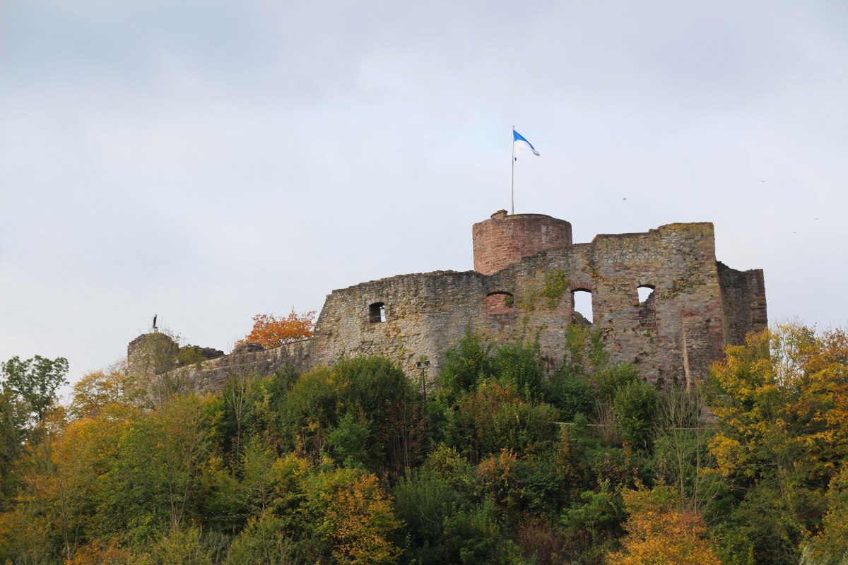 Frontale mening van de kasteelruïnes in Polle, © Burgdame.de/ Eva Adamek