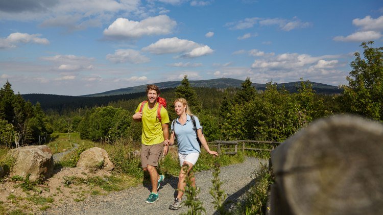 Wandelaars in Torfhaus in de Harz, © Harzer Tourismusverband/ M. Gloger