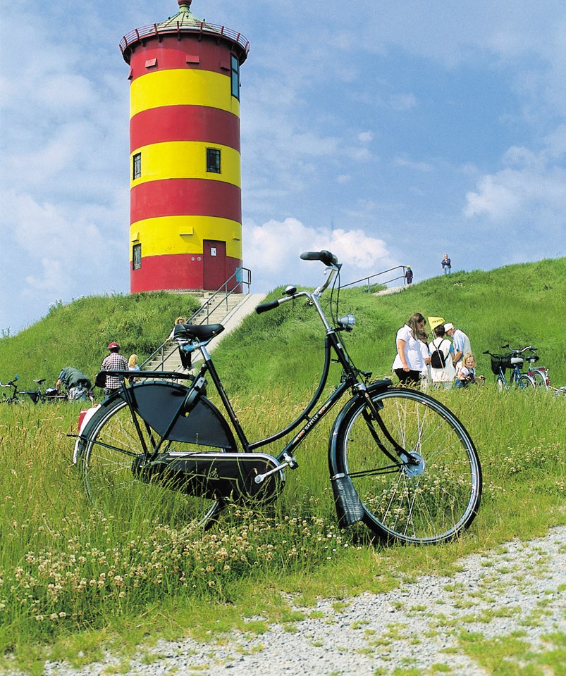 Pils vuurtoren met gazelle, © Ostfriesland Touristik - Landkreis Aurich GmbH