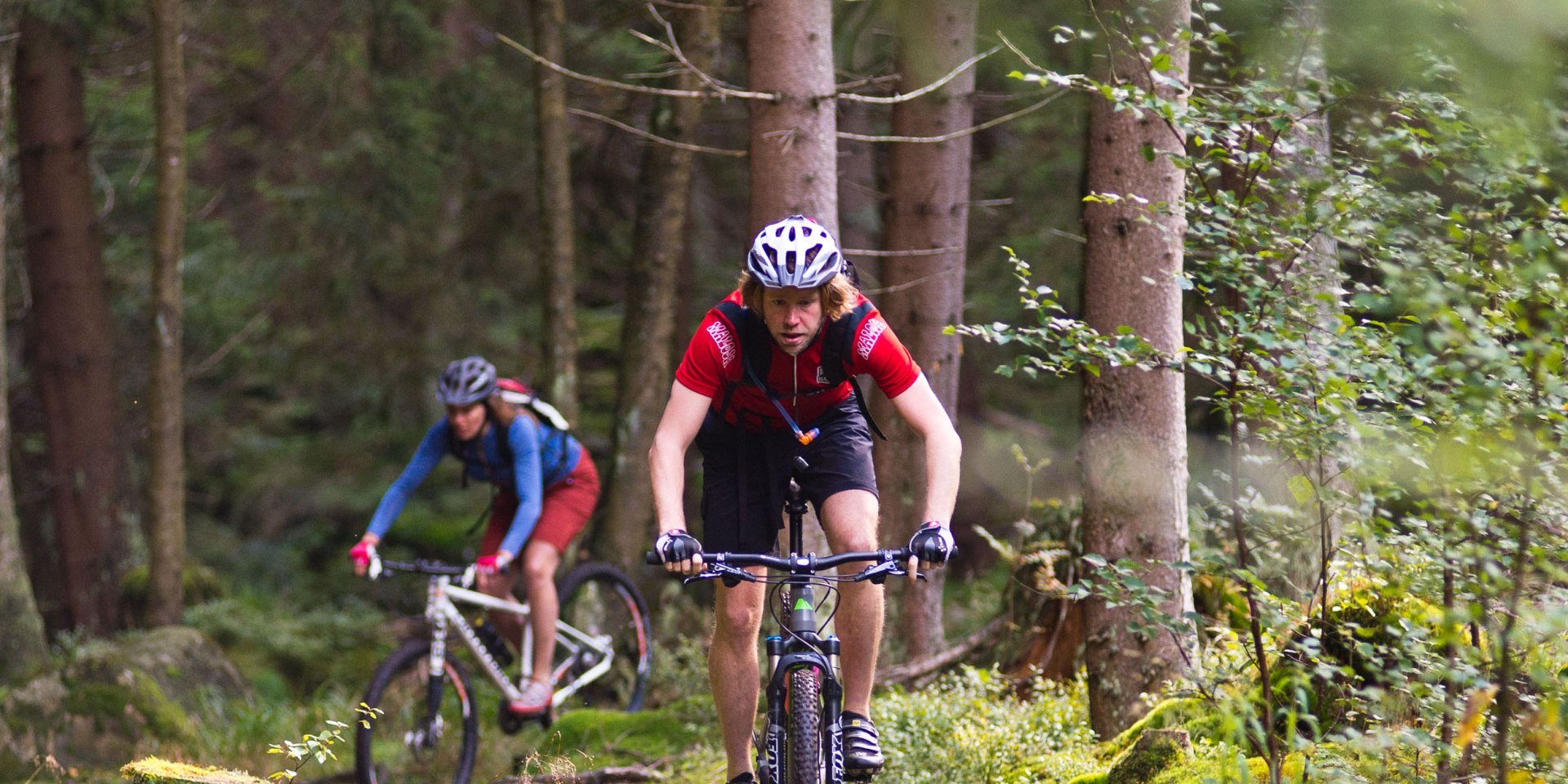 Mountainbikers op een enkel parcours, © Maruba b.V. Sports Publishers